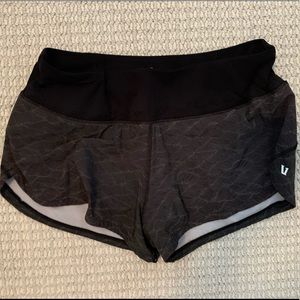 Vuori shorts size small